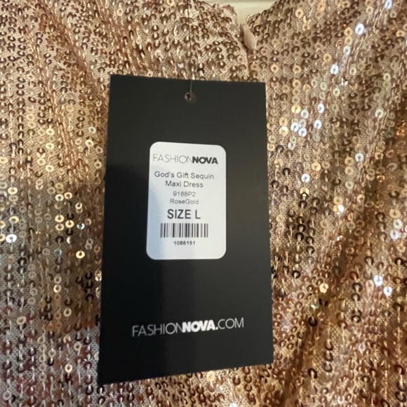 Formal dress - Picture 1 of 5